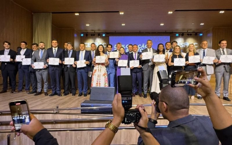 Vereadores eleitos são diplomados em Maceió