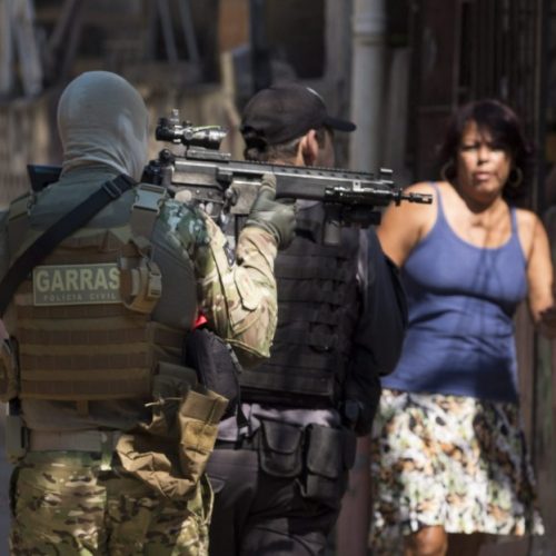 Datafolha: 51% dos brasileiros dizem ter medo da polícia