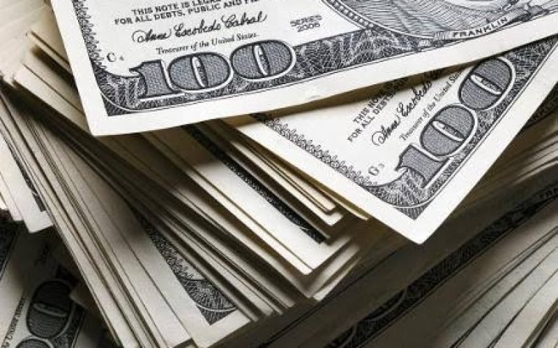 Dólar sobe para R$ 6,12 mesmo com aprovação do pacote fiscal