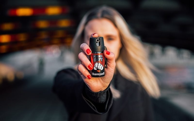 Projeto que autoriza porte de spray de pimenta para mulheres deve ser votado em março
