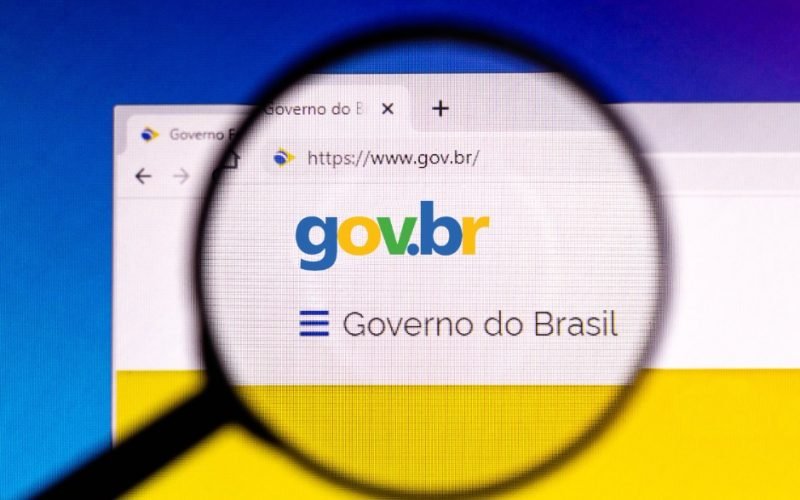 Polícia investiga organização criminosa que aplica golpes por aplicativo do governo federal
