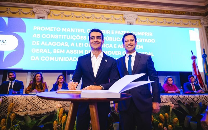 JHC toma posse e anuncia segundo mandato mais intenso com foco no desenvolvimento