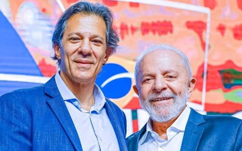 Lula interrompe férias de Haddad em meio a pressão do mercado e alta do dólar