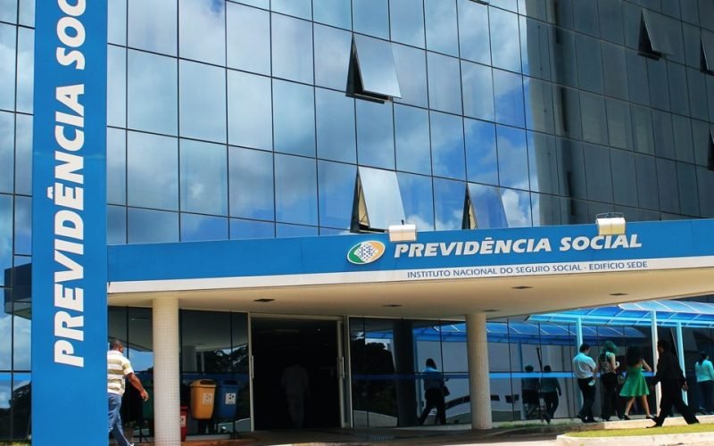 INSS vai revisar 800 mil aposentadorias por invalidez em 2025