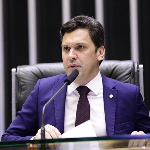 Deputado Isnaldo Bulhões Jr. destinou mais de R$ 16 milhões em emendas para cidade comandada por familiares