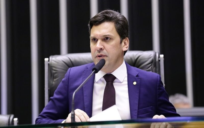 Deputado Isnaldo Bulhões Jr. destinou mais de R$ 16 milhões em emendas para cidade comandada por familiares