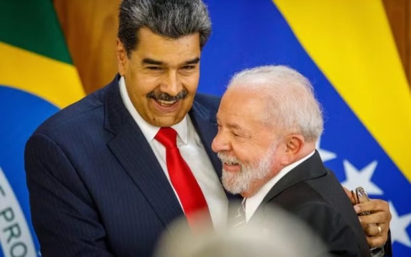 Assim como MST, comitiva do PT vai à posse de Maduro na Venezuela