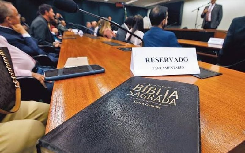 Racha na bancada evangélica pode levar a votação inédita para escolha de novo líder