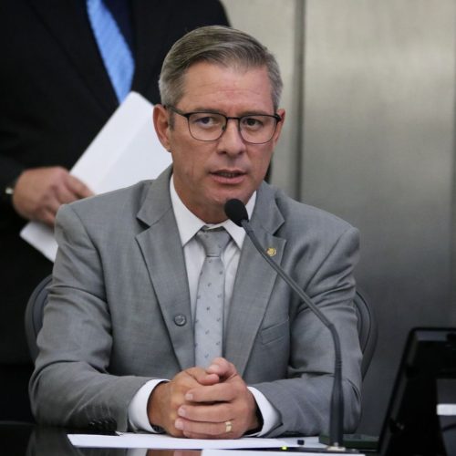 “Tenho orgulho de ver meu filho ser um homem melhor do que eu”, diz Cabo Bebeto sobre posse de Caio na Câmara de Maceió