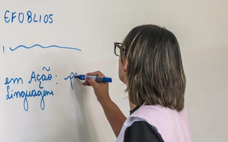 Deputados reconhecem esforço de educadores com bonificação extraordinária de R$51 milhões