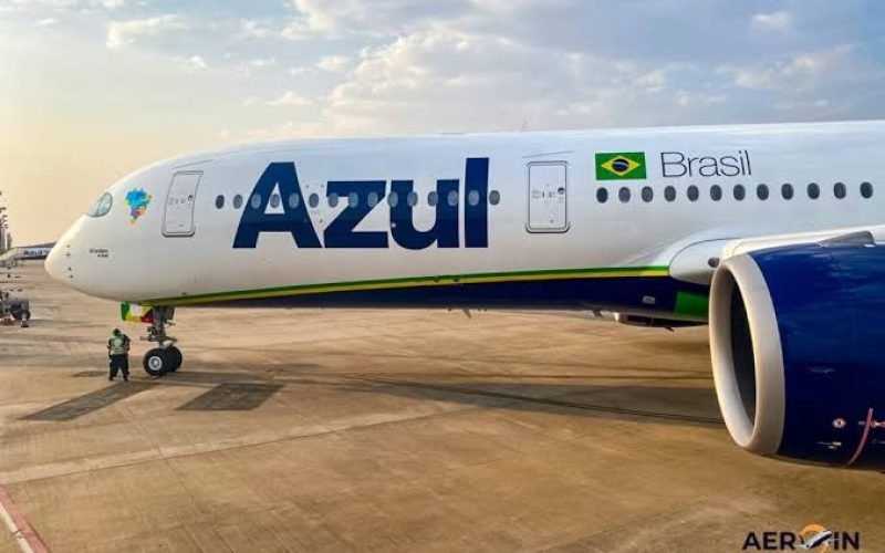 Sob Lula, situação econômica do Brasil força Azul a suspender operações em estados do Nordeste