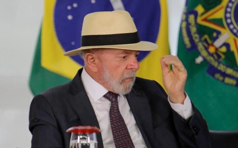 Deputados de 5 partidos da base de Lula assinam pedido de impeachment