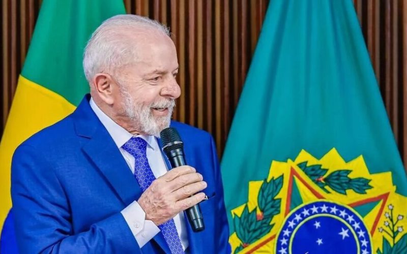 Lula afirma que Brasil retaliará EUA caso Trump taxe produtos brasileiros