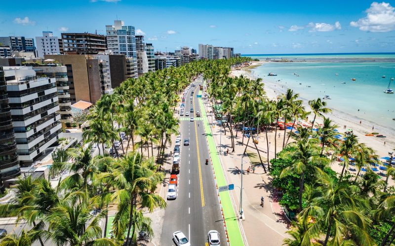 MP pede reforço na fiscalização para impedir veículos motorizados em áreas de pedestres e ciclistas na orla de Maceió