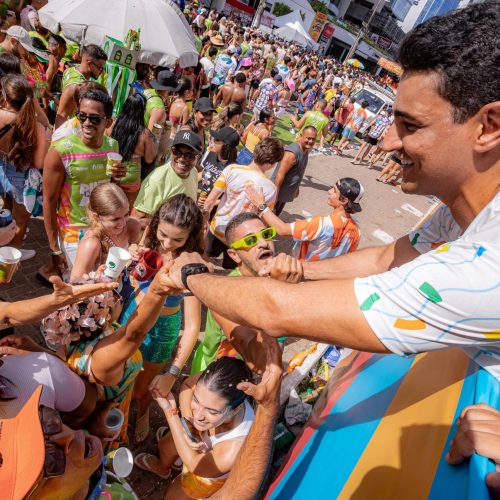 JHC prestigia Pinto da Madrugada, exalta força cultural e encontro de gerações no maior bloco à beira-mar do Brasil