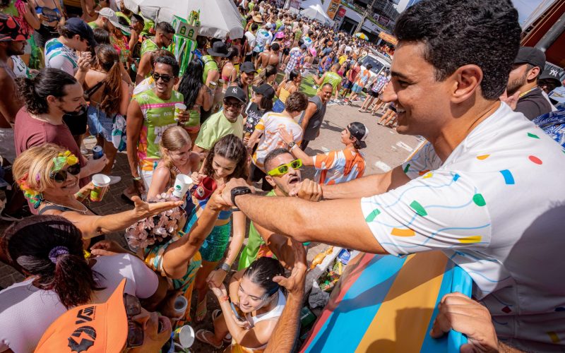 JHC prestigia Pinto da Madrugada, exalta força cultural e encontro de gerações no maior bloco à beira-mar do Brasil
