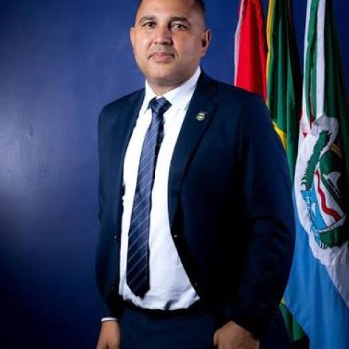 Vereador Cal Moreira “solta o verbo” durante inauguração na Santa Lúcia e esclarece papel do mandato