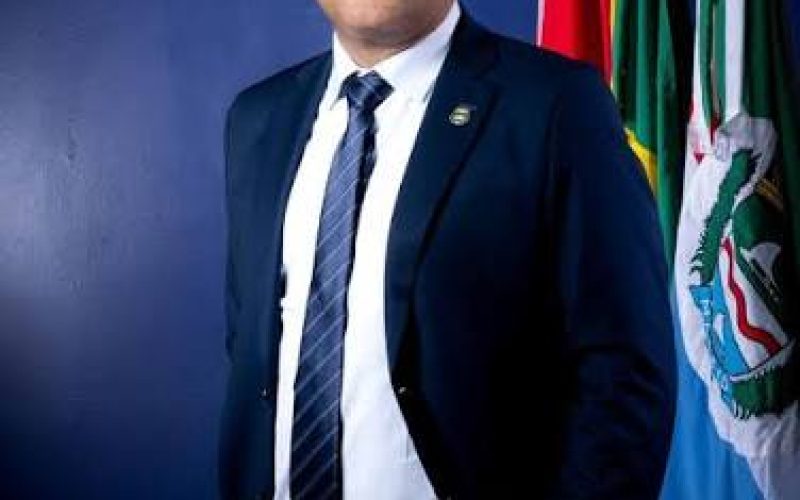 Vereador Cal Moreira “solta o verbo” durante inauguração na Santa Lúcia e esclarece papel do mandato
