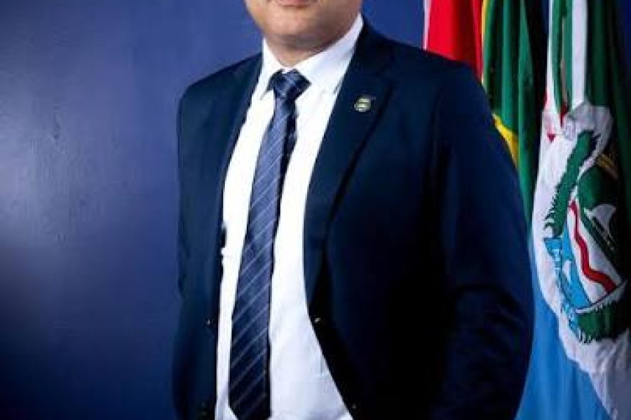 Vereador Cal Moreira “solta o verbo” durante inauguração na Santa Lúcia e esclarece papel do mandato