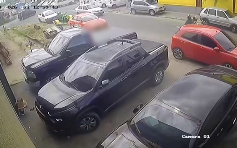 Homem é assassinado ao chegar ao trabalho; veja vídeo