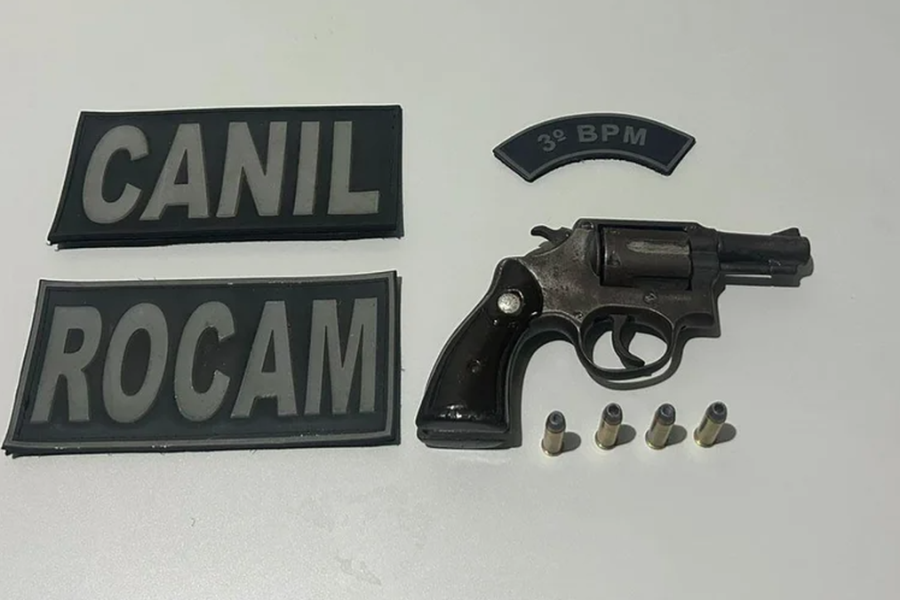 Mulher é presa com revólver após tentar fugir de abordagem em Arapiraca