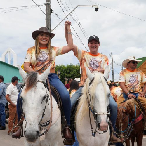 Jorge Galvão e Jeane Moura marcam presença na 10ª Cavalgada da Amizade em Jundiá