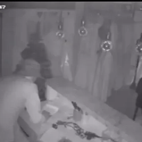 Suspeitos de roubos e tráfico são presos na Pajuçara e danificam viatura para tentar fugir