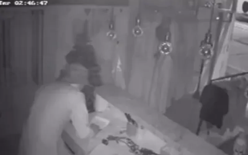 Suspeitos de roubos e tráfico são presos na Pajuçara e danificam viatura para tentar fugir