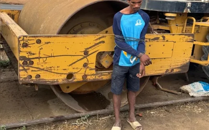 Tentativa de furto termina com suspeito amarrado em máquina na Estação Ferroviária de Arapiraca