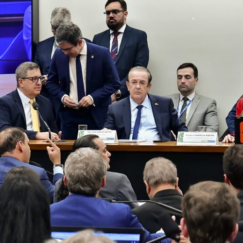 Comissão de orçamento aprova aumento no valor destinado ao fundo eleitoral: R$ 4,6 bilhões