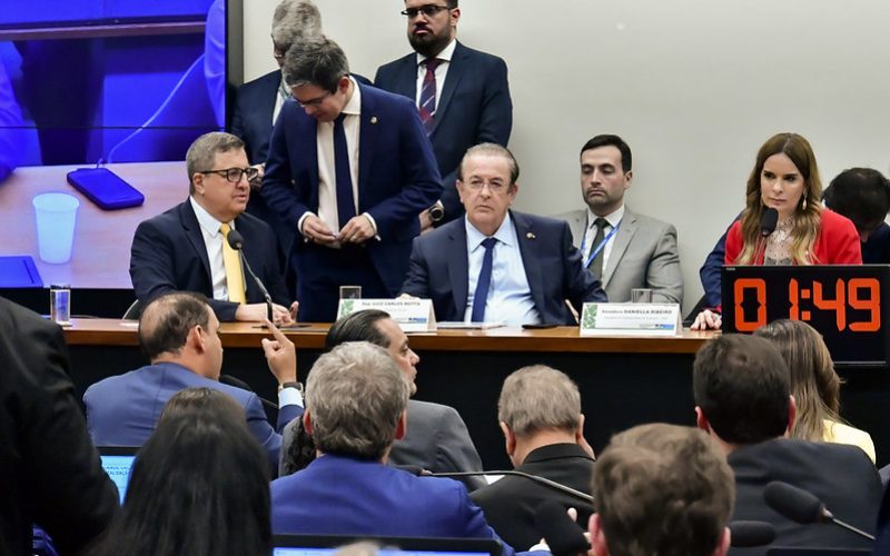 Comissão de orçamento aprova aumento no valor destinado ao fundo eleitoral: R$ 4,6 bilhões