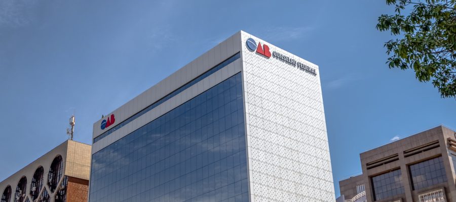 Advogado é expulso da OAB após suspeita de golpe de quase R$ 1 milhão contra idosa com ajuda de vidente no DF