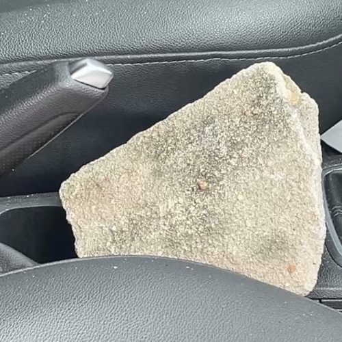 Homem surta e danifica viatura da Guarda Municipal no Farol