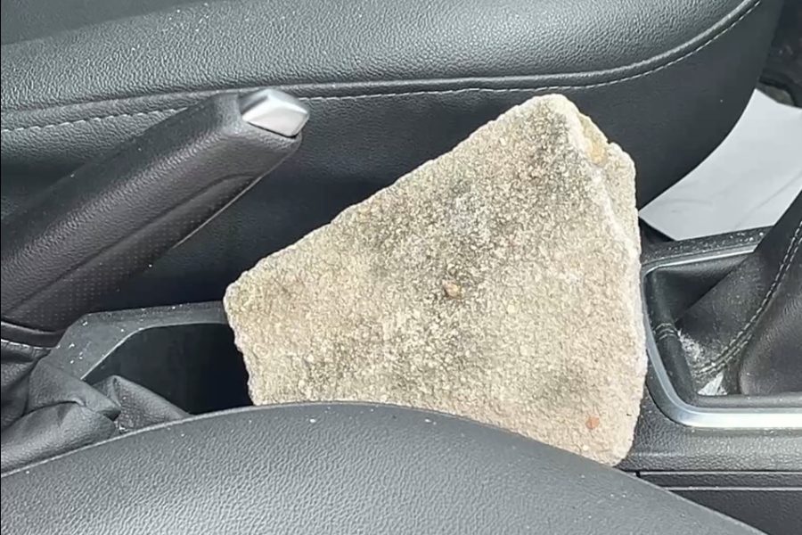 Homem surta e danifica viatura da Guarda Municipal no Farol