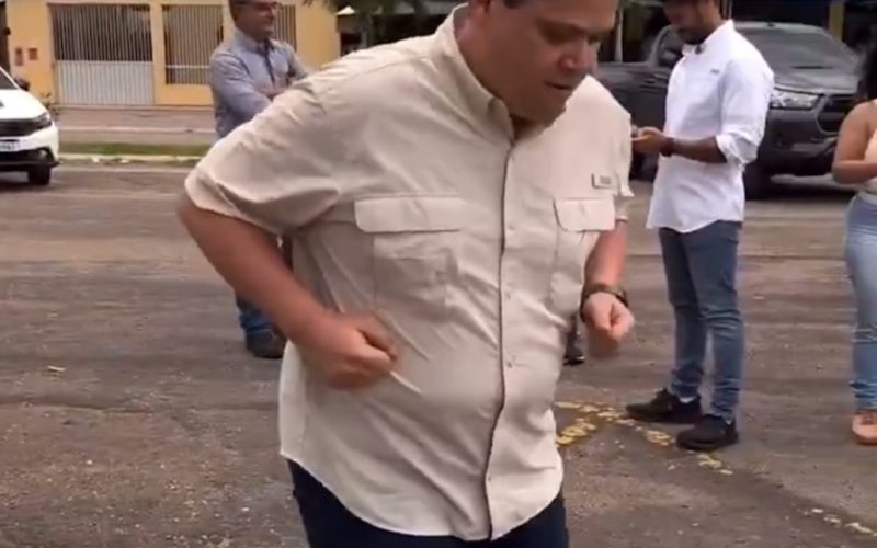 Vídeo de Alcolumbre dançando forró gera críticas e revolta na internet