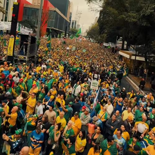 Ato pró-Bolsonaro na Paulista tem público 5 vezes maior que manifestação da esquerda