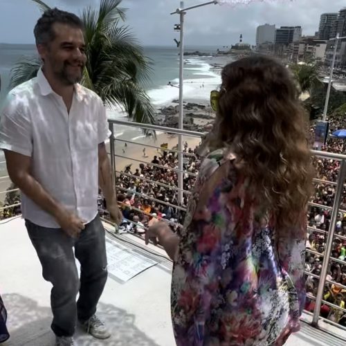 Wagner Moura e Daniela Mercury protestam contra PEC da Blindagem em Salvador