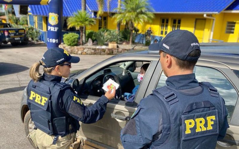 Motoristas já podem quitar débitos via Pix durante blitz e evitar remoção do veículo