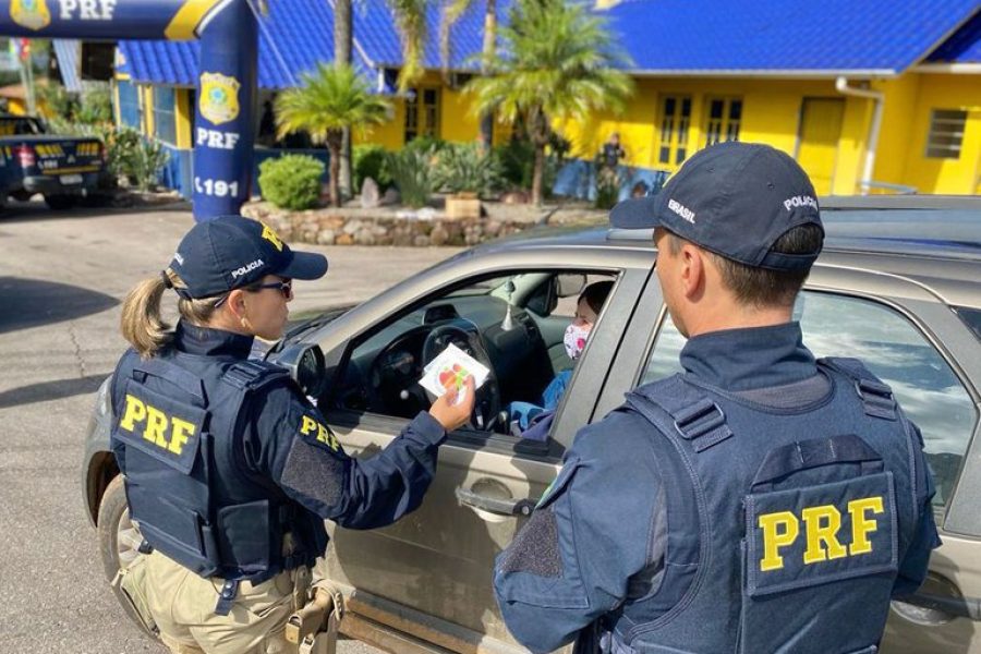 Motoristas já podem quitar débitos via Pix durante blitz e evitar remoção do veículo