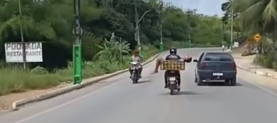 Motociclista carrega passageiro bêbado em Joaquim Gomes