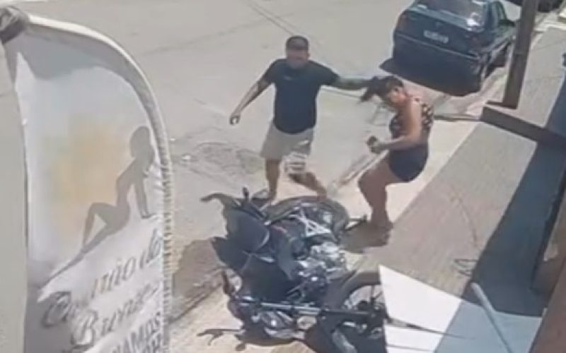 Mulher que foi arrastada pelos cabelos, defende agressor: “Ele é um pai, ele é trabalhador”