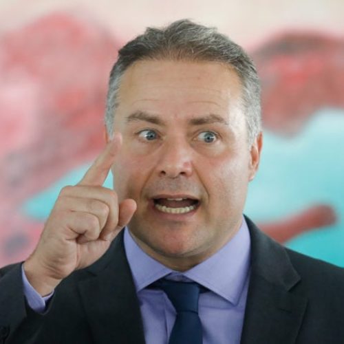 “Foram seis anos de Temer e Bolsonaro.” diz Renan Filho após ser cobrado sobre obra atrasada