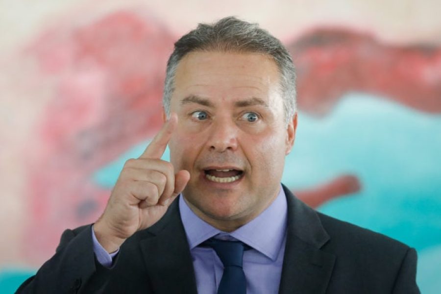 “Foram seis anos de Temer e Bolsonaro.” diz Renan Filho após ser cobrado sobre obra atrasada