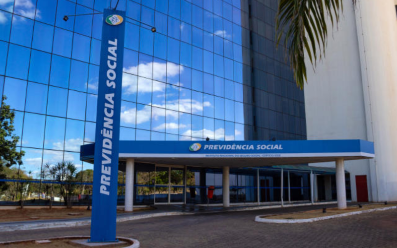 Senado aprova projeto que proíbe descontos associativos na folha de aposentados e pensionistas