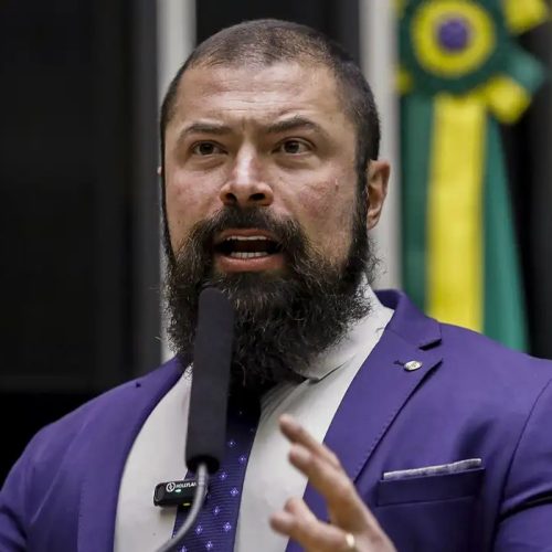 Deputado do PL ignora recesso e convoca reunião da Comissão de Segurança em apoio apoio a Bolsonaro