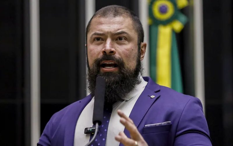 Deputado do PL ignora recesso e convoca reunião da Comissão de Segurança em apoio apoio a Bolsonaro