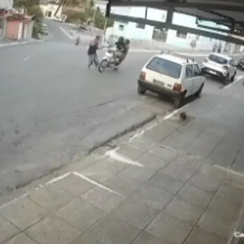 Câmera registra atropelamento de pedestre em Coqueiro Seco