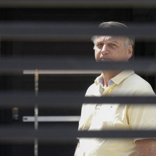 Em prisão domiciliar, Bolsonaro pede ao STF liberação para 16 visitas; lista reúne aliados políticos