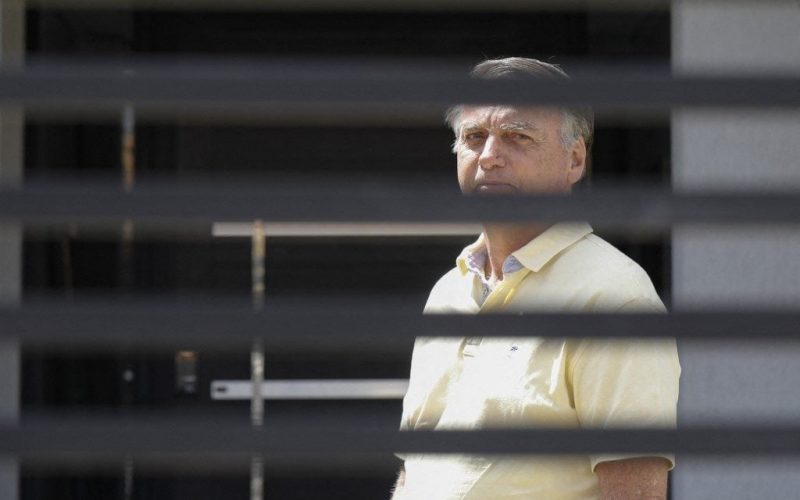 Em prisão domiciliar, Bolsonaro pede ao STF liberação para 16 visitas; lista reúne aliados políticos