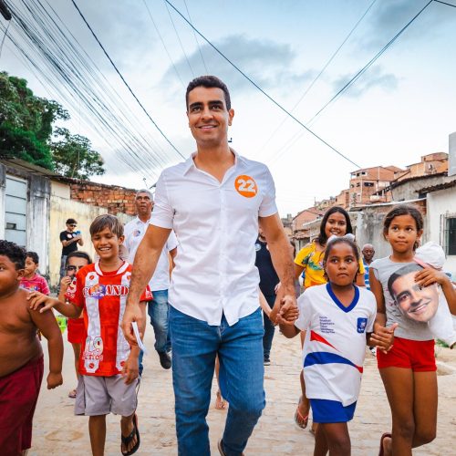 Pesquisa aponta ampla vantagem de JHC sobre Renan Filho em cenário para o Governo de Alagoas